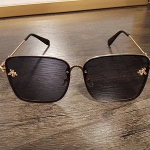 Dark Tinted Fashion Glasses With Bee Decals